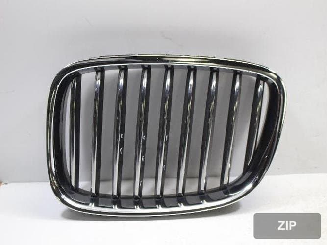 BMW 5 Series 2012 — решетка радиатора 51137336485