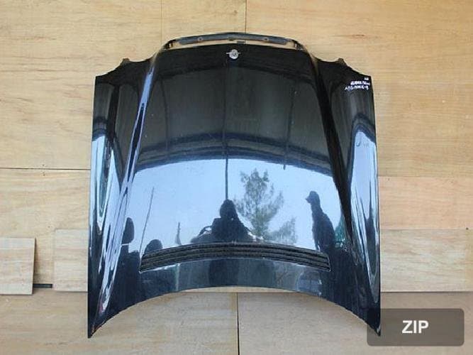Mercedes-Benz E-Class 2006 — капот