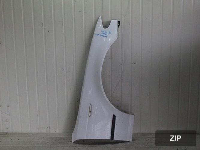 BMW 3 Series 2005 — крыло правое