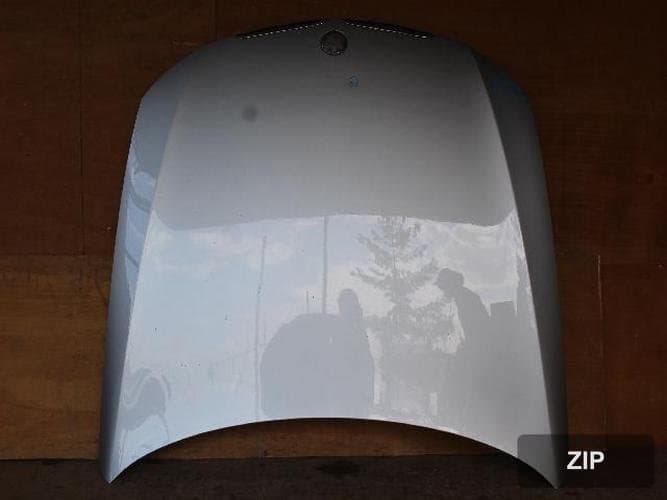 BMW 3 Series 2007 — капот 1