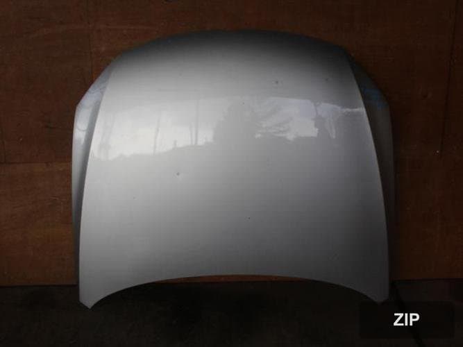 Volkswagen Jetta 2011 — капот (№4)