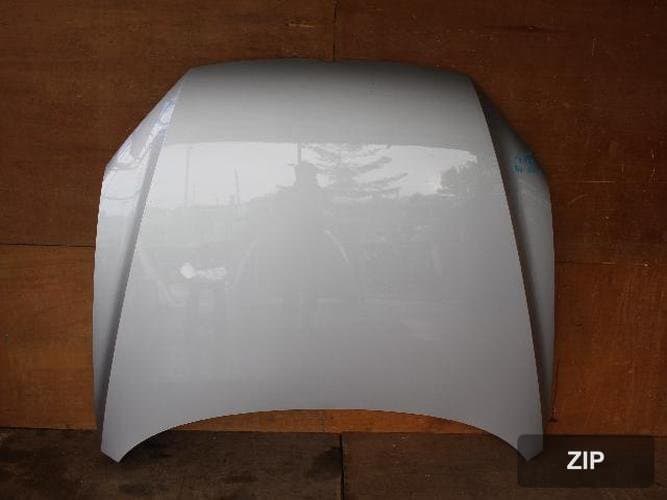 Volkswagen Passat 2012 — капот