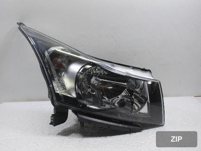Chevrolet Cruze 2010 — фара правая