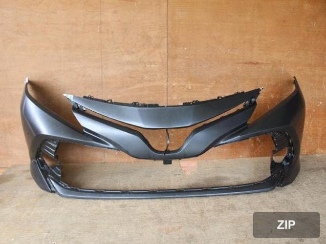 Toyota Camry 2018 — передний бампер 5211933A50