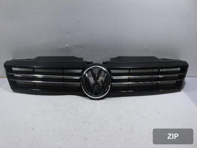 Volkswagen Jetta 2011 — решётка радиатора 5C6853653