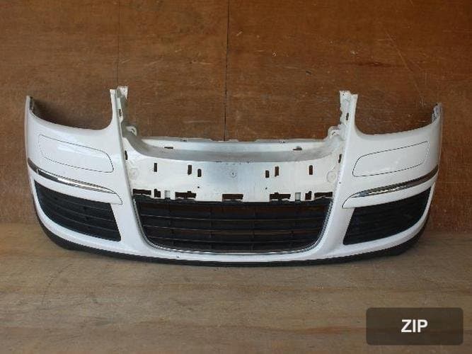 Volkswagen Jetta 2011 — передний бампер