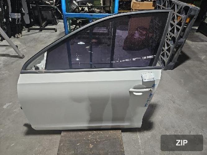 Volkswagen Jetta 2014 — передняя дверь левая 5C6831055B