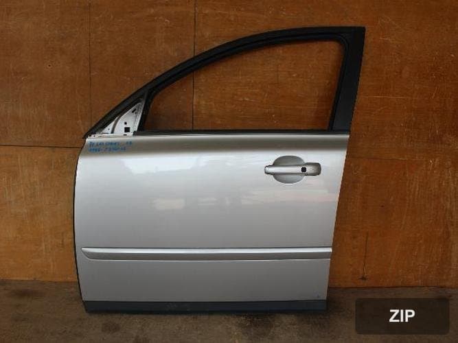 Volvo S40 2010 — передняя дверь левая