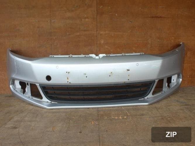 Volkswagen Jetta 2011 — передний бампер 5G6807221B