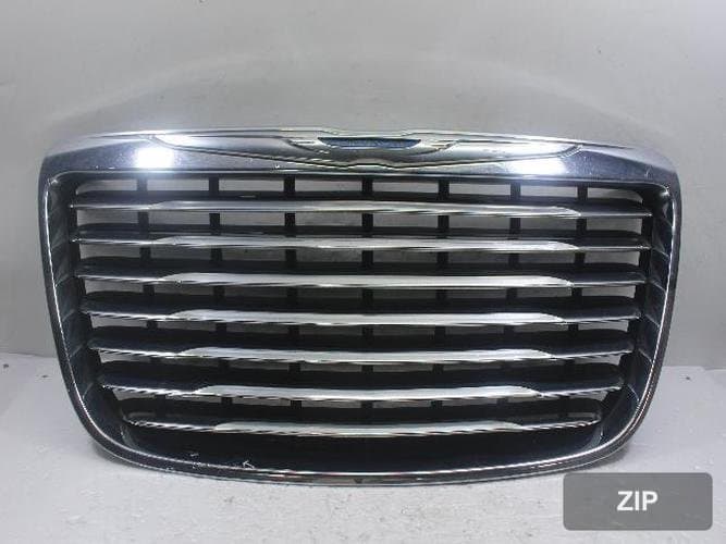 Chrysler 300 2012 — решетка радиатора 9402722