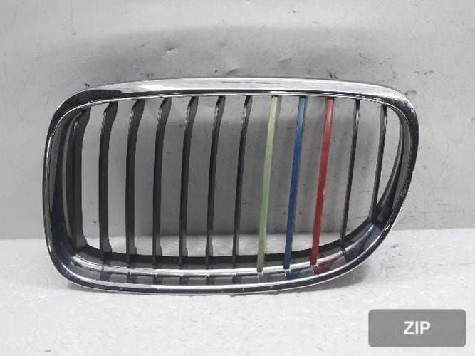BMW 3 Series 2011 — решетка радиатора 51137201967