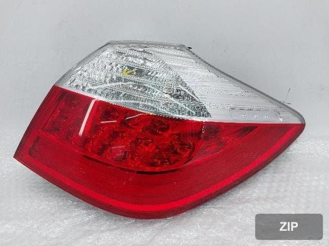 Hyundai Genesis 2010 — комбинированный фонарь задний правый (со стороны пассажира) 92402-3M0