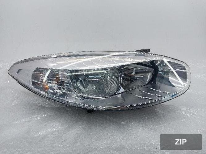 Renault SM3 2010 — фара передняя правая 260100047R