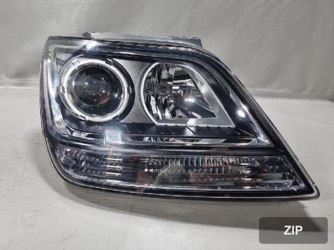Kia Mohave 2010 — фара правая