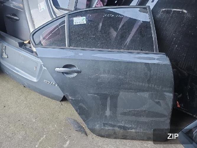 Volkswagen Jetta 2011 — дверь задняя правая