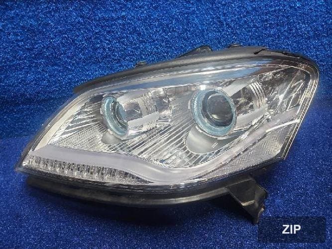 KG Mobility Chairman 2015 — фара передняя левая HID 8-pin