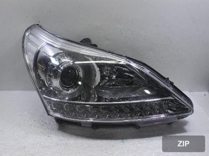 Hyundai Equus 2010 — фара правая HID 921023N030