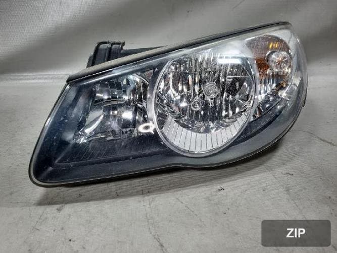 Hyundai Avante 2010 — фара левая (передняя)