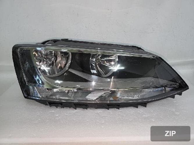 Volkswagen Jetta 2014 — фара правая 5C7 941 006A