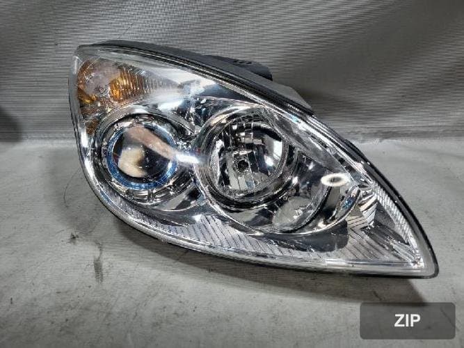 Hyundai i30 2008 — фара передняя правая