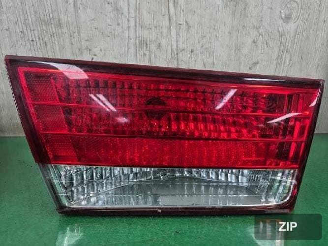 Hyundai Sonata 2007 — накладка крышки багажника левая 92403-3K0