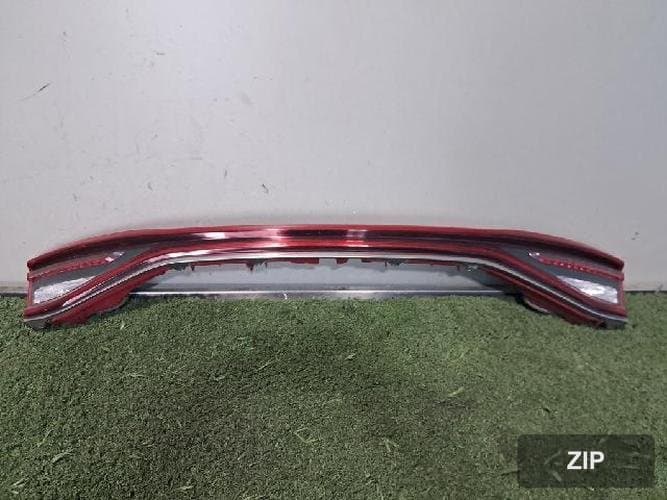 Hyundai Grandeur 2014 — накладка двери багажника левая с LED и подсветкой номера