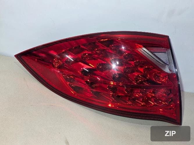 Porsche Cayenne 2011 — фонарь задний левый наружный 7P5945095F