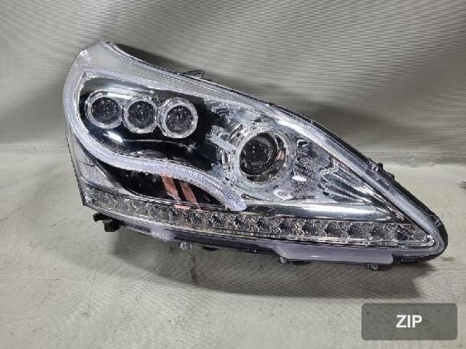 Hyundai Equus 2012 — фара правая