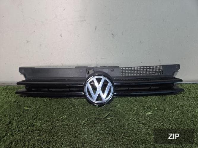 Volkswagen Golf 2003 — решетка радиатора 1