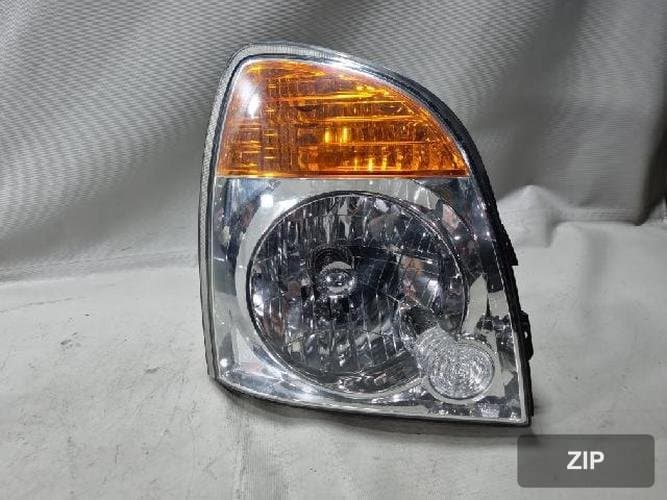 Hyundai Porter 2010 — фара головного света правая