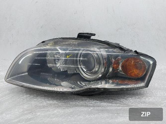 Audi A4 2006 — фара левая