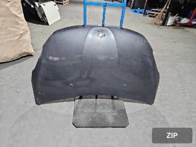 Peugeot 208 2014 — капот