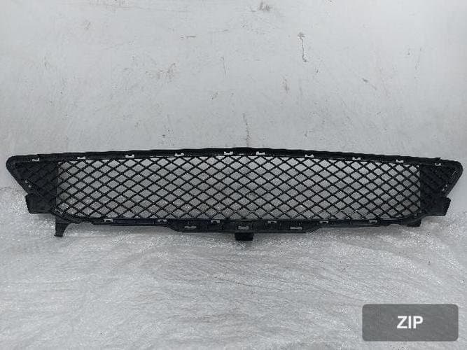 Mercedes-Benz B-Class 2013 — решётка радиатора нижняя A2468851122