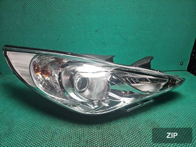 Hyundai Sonata 2012 — фара правая