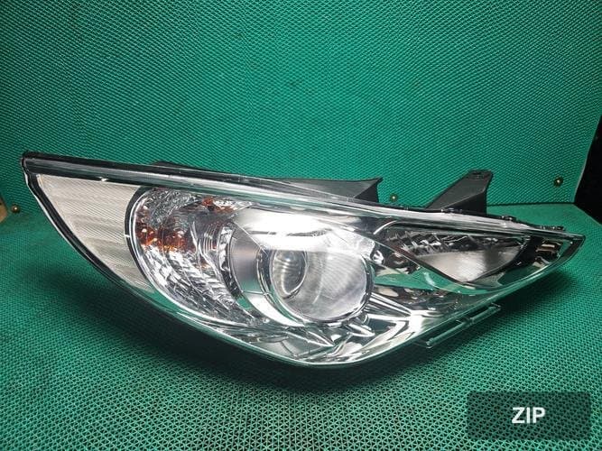 Hyundai Sonata 2012 — фара правая