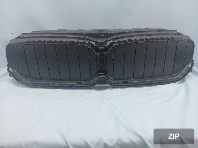 BMW 5 Series 2023 — передняя решётка радиатора 6