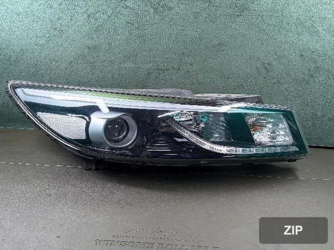Kia Carnival 2015 — фара правая 1