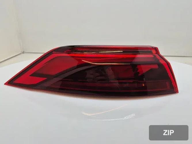 Audi Q8 2025 — фонарь задний левый (внешний) 4M8945091