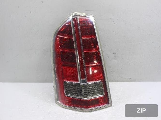Chrysler 300 2014 — комбинированный фонарь задний левый P68154611AD