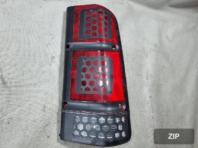 Land Rover Discovery 2002 — комбинированный фонарь задний правый (пассажирский)