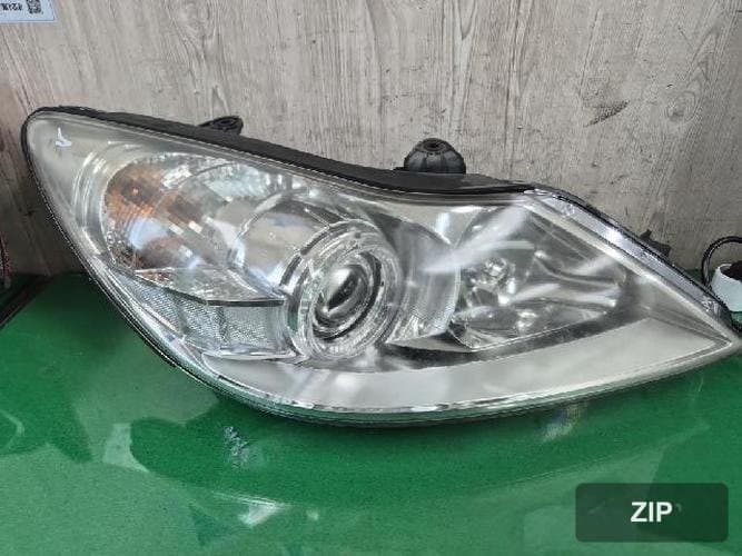 Hyundai Genesis 2008 — фара правая (HID)
