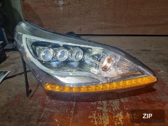Hyundai Equus 2013 — фара правая 92102-3N100