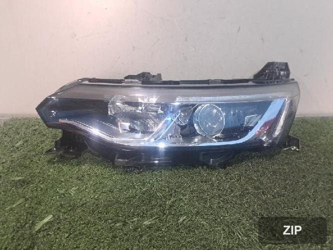 Renault SM6 2019 — фара левая 260609307R