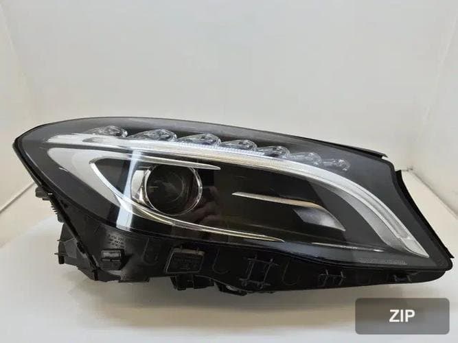 Mercedes-Benz GLA-Class 2015 — фара правая A1569061800