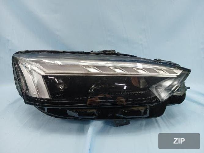 Audi A5 2021 — фара правая