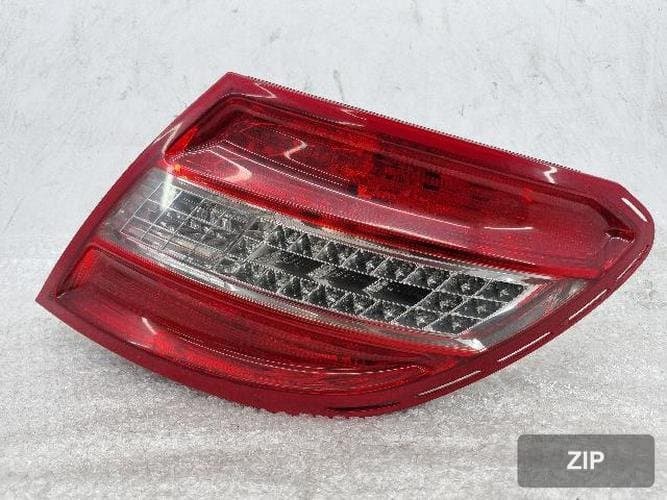 Mercedes-Benz C-класс 2010 — фонарь задний комбинированный правый (A2048201964R)