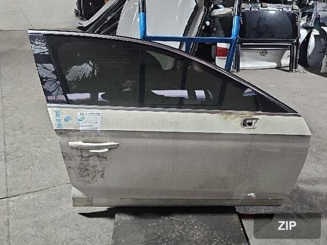 Audi A3 2014 — дверь передняя правая 8V5831052