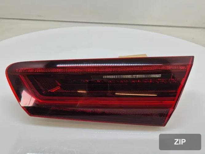 Audi A6 2010 — задний фонарь правый внутренний 4G5945094E