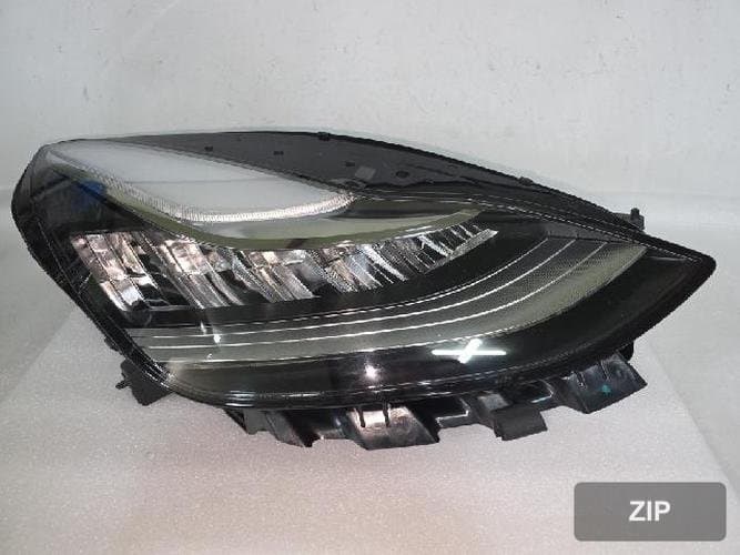 Tesla Model 3 2022 — фара передняя правая LED 1077372-00-L