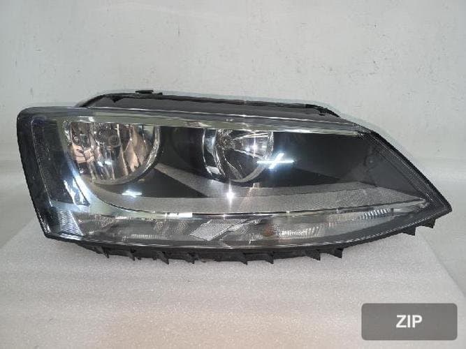Volkswagen Jetta 2013 — фара правая 5C7 941 006A